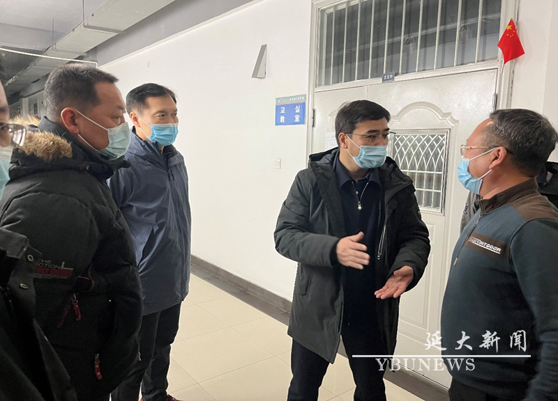 校领导带队开展校园封闭期间安全隐患排查