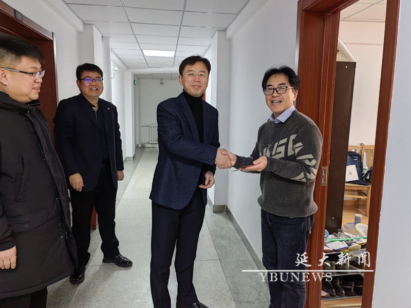 副校长金洪培慰问外籍教师和国际学生