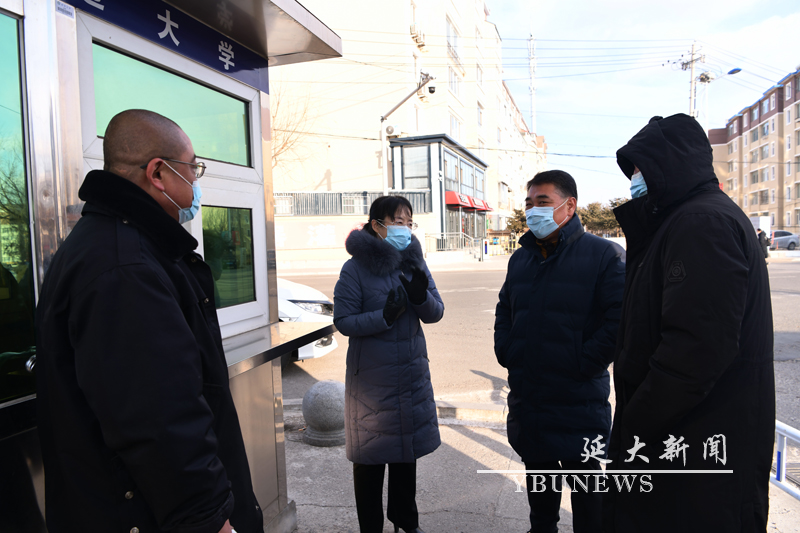 副校长张玉红巡查学校疫情防控工作