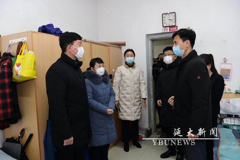 校长金雄到学生宿舍区调研指导工作