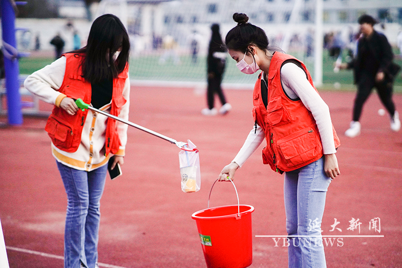 清洁校园，团学突击队在行动！